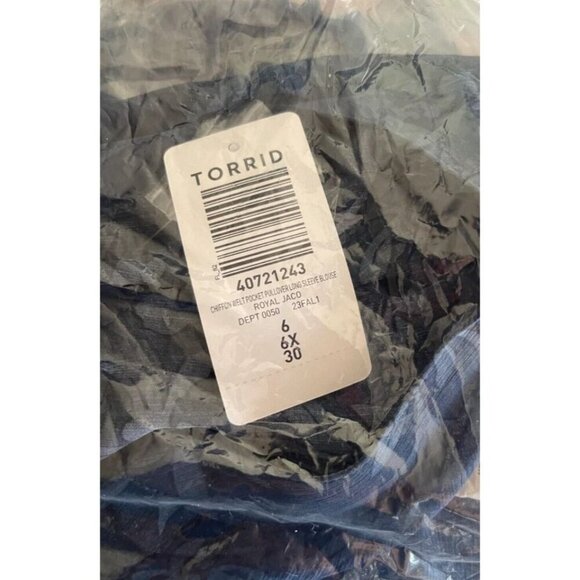 Torrid +6 Blue Sheer Chiffon Floral Split Neck Button Down Long Sleeve Blouse - Picture 6 of 6